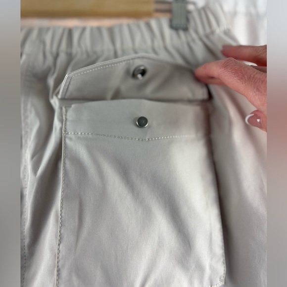 Aritzia The Group Babaton Light Beige
Emerson Skirt 6 - Picture 9 of 11